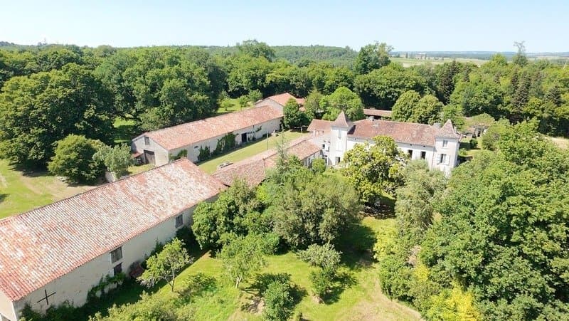 Exceptional 18th Century Manor House Set Within 8.5 Hectares of Nature 3