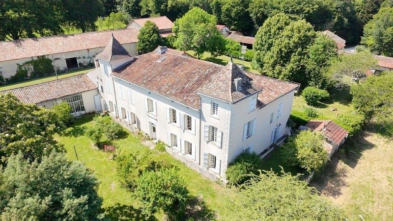 Exceptional 18th Century Manor House Set Within 8.5 Hectares of Nature 4
