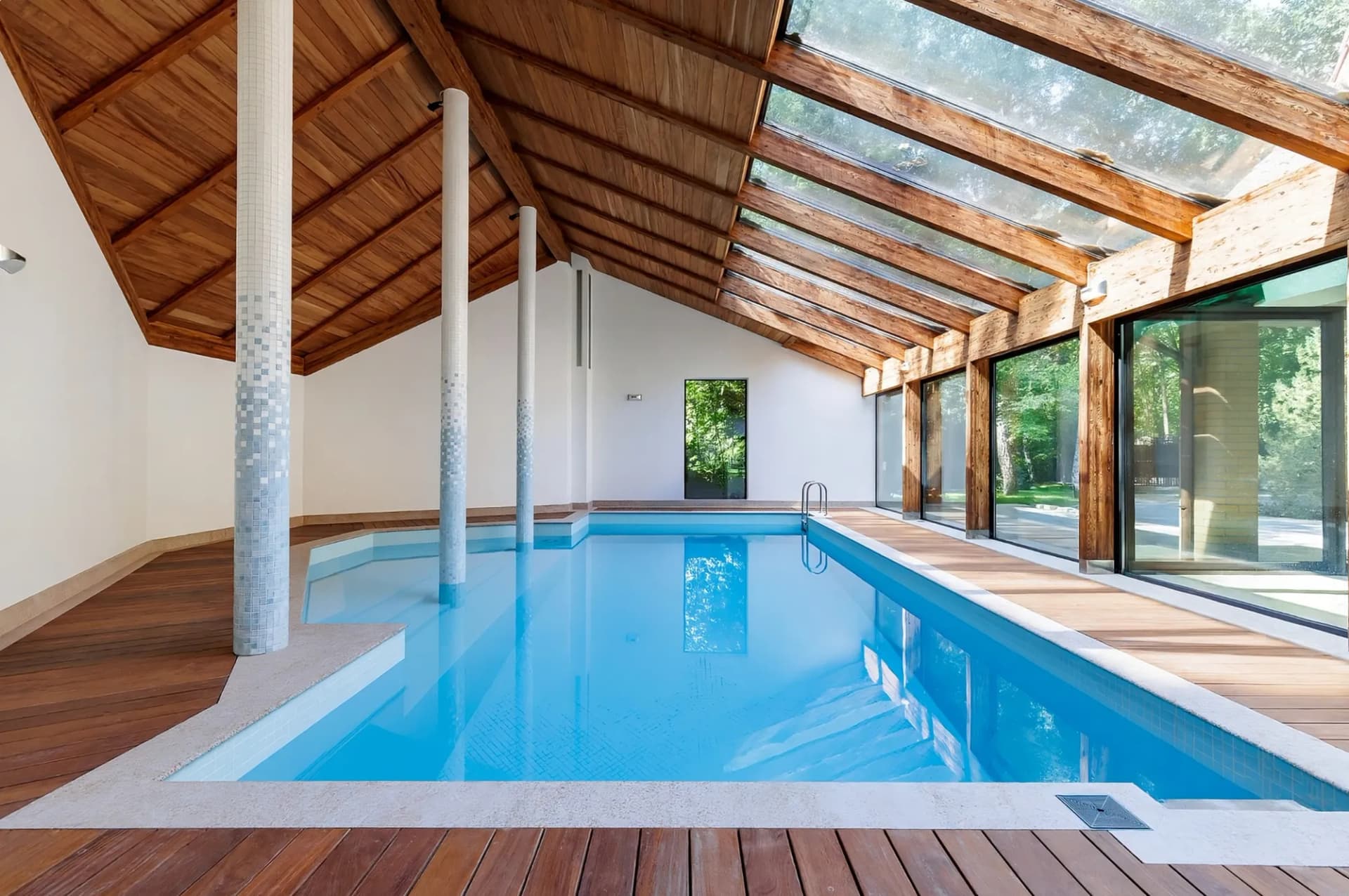 Elegant Estate with Indoor Pool in Prestigious Konstancin-Jeziorna