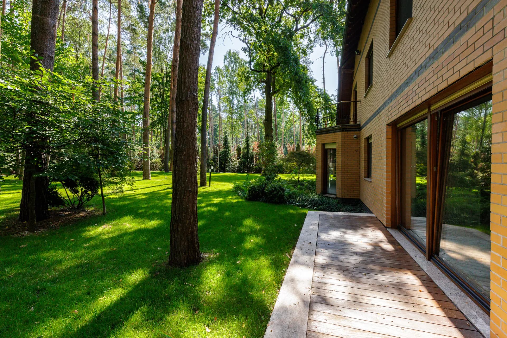 Elegant Estate with Indoor Pool in Prestigious Konstancin-Jeziorna 3