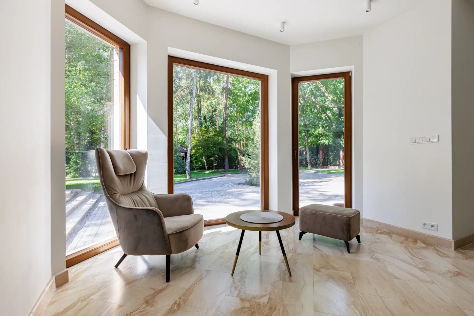 Elegant Estate with Indoor Pool in Prestigious Konstancin-Jeziorna 4