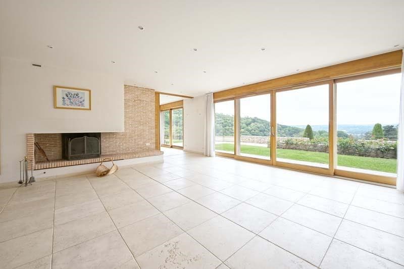 Modern Castle with 5 Bedrooms and 4 Bathrooms 5