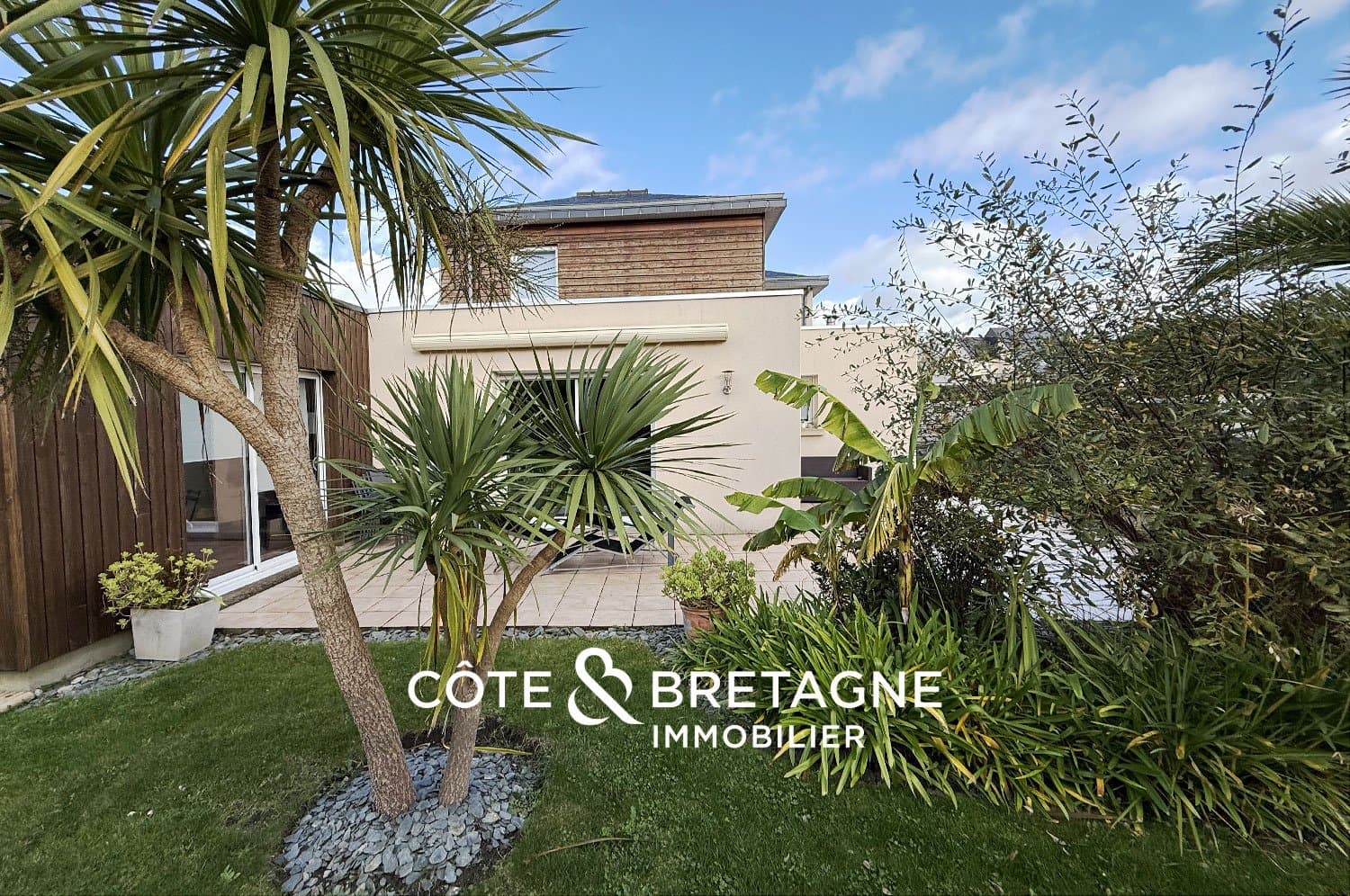 Charming Architect-Designed House With Garden In Pordic 3