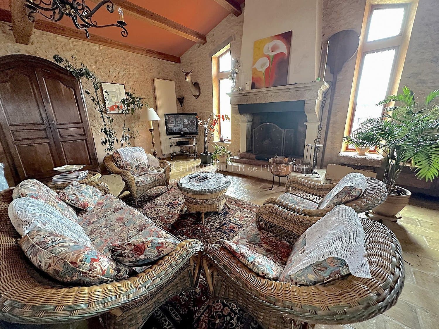 Stunning 443 Sqm Farmhouse Set Within 107 Hectares of Lavender Fields 5