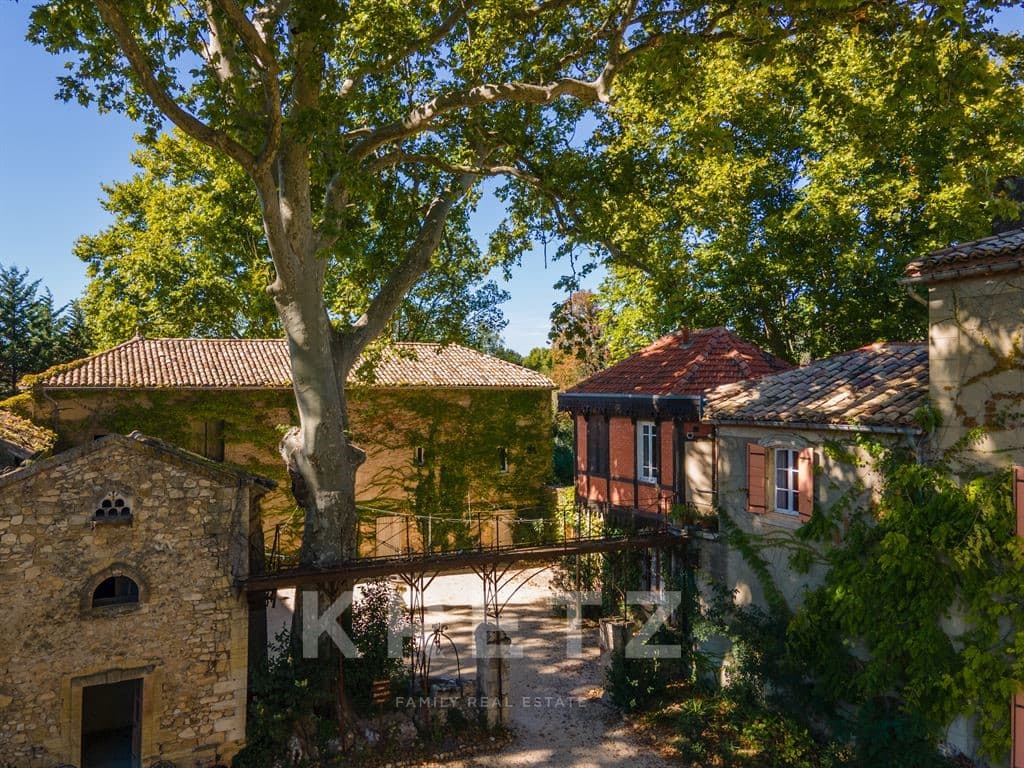 Elegant 17th Century Château With Private Beach And Lush Grounds 5