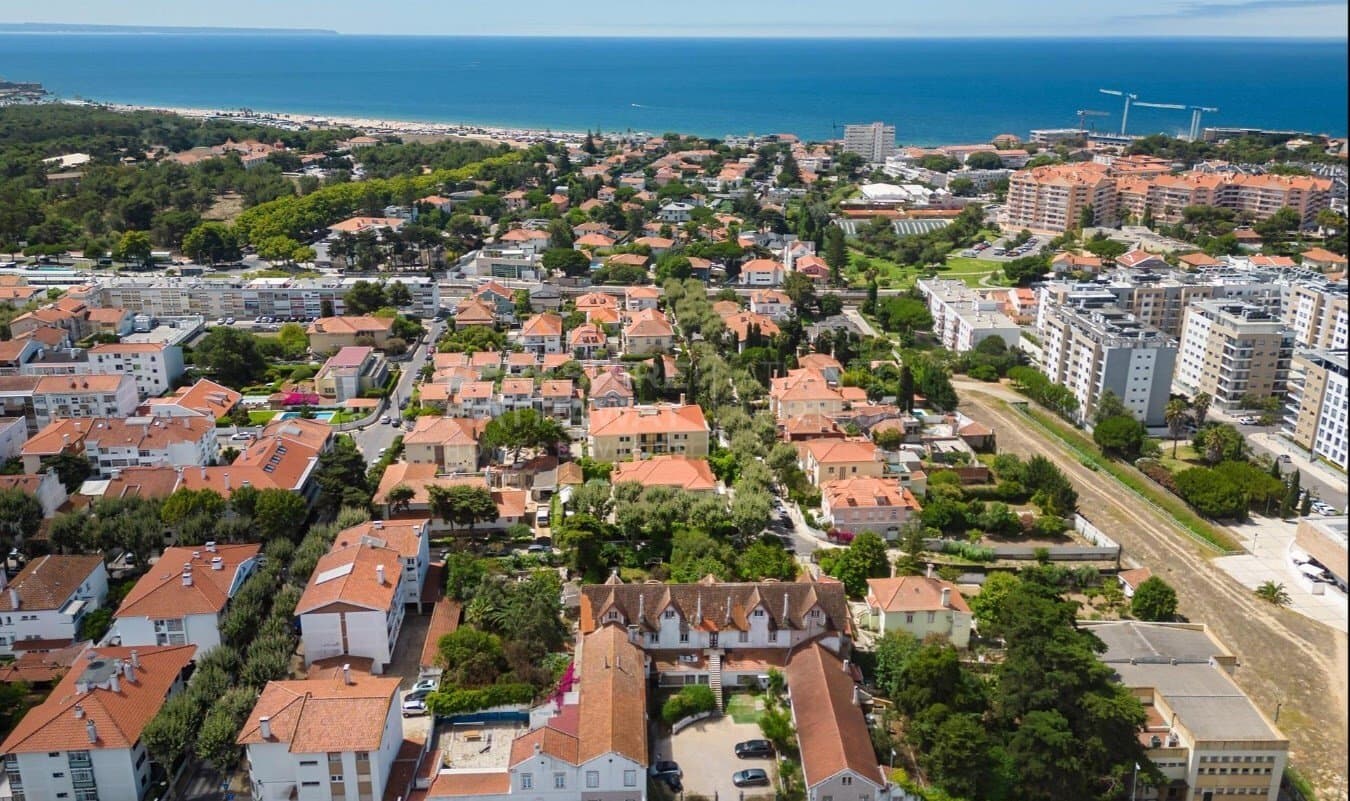 Historic Palace Complex in Prime Carcavelos Location 5