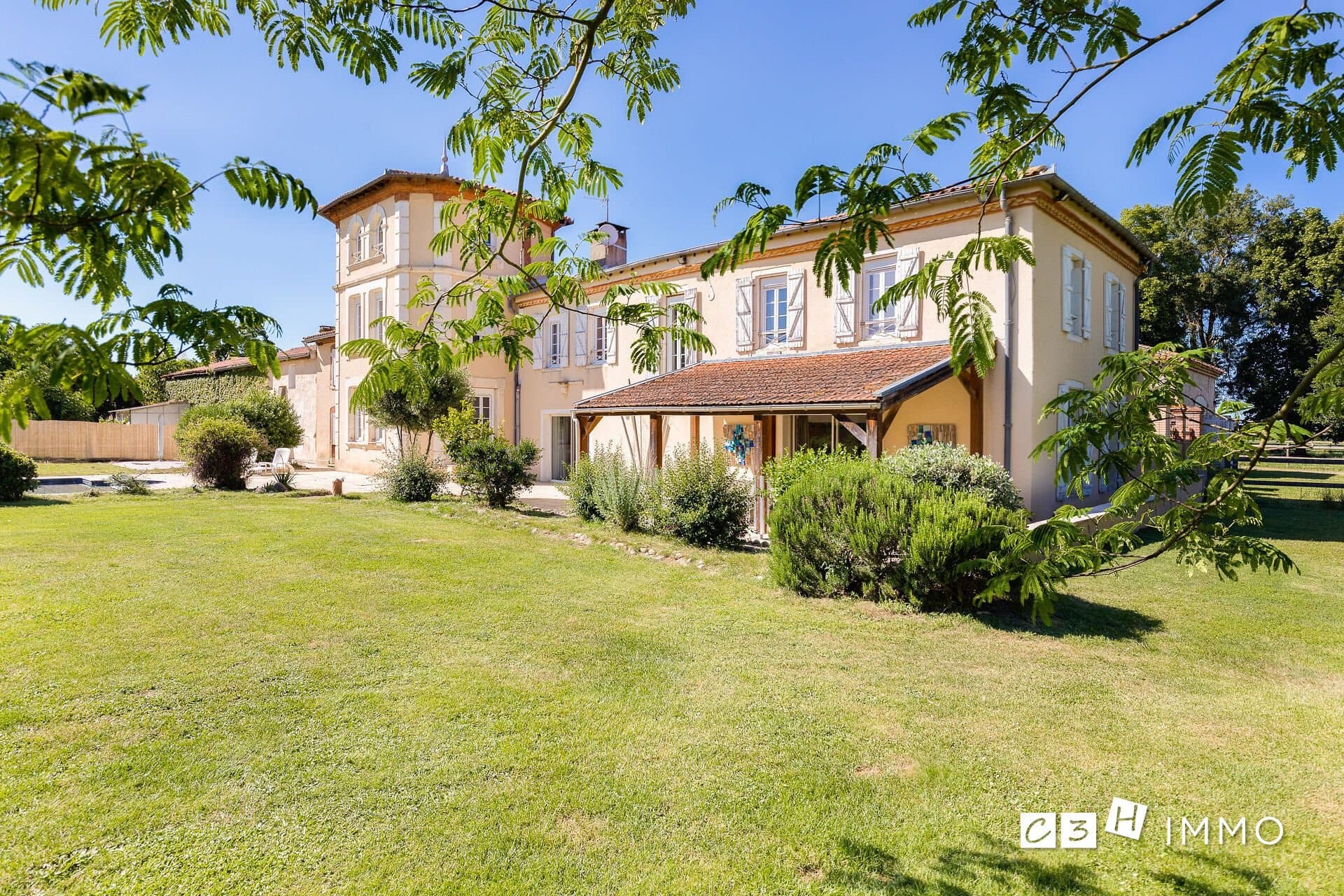 Exceptional Château with 5 Suites and 3 Hectares of Parkland 2