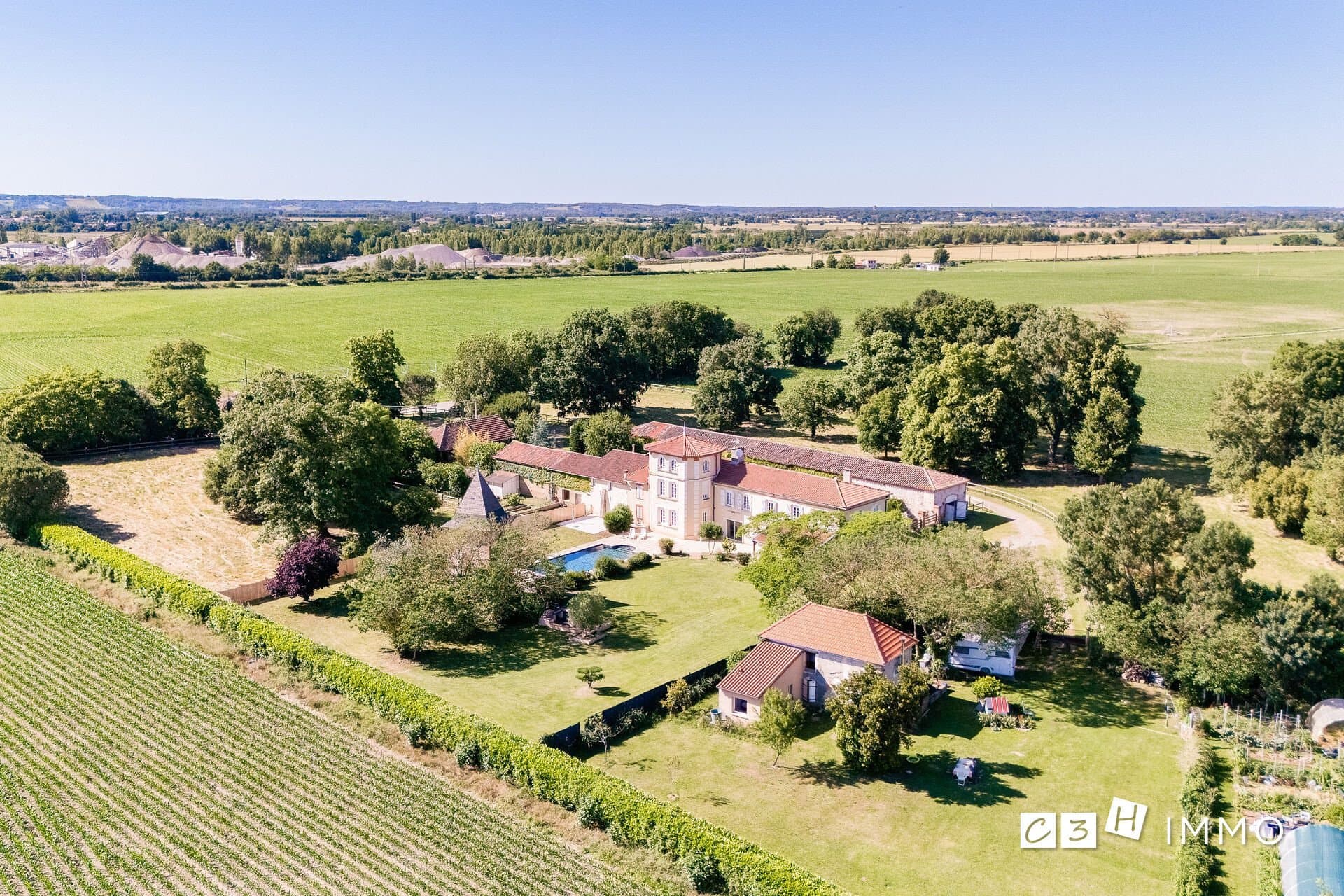 Exceptional Château with 5 Suites and 3 Hectares of Parkland 3