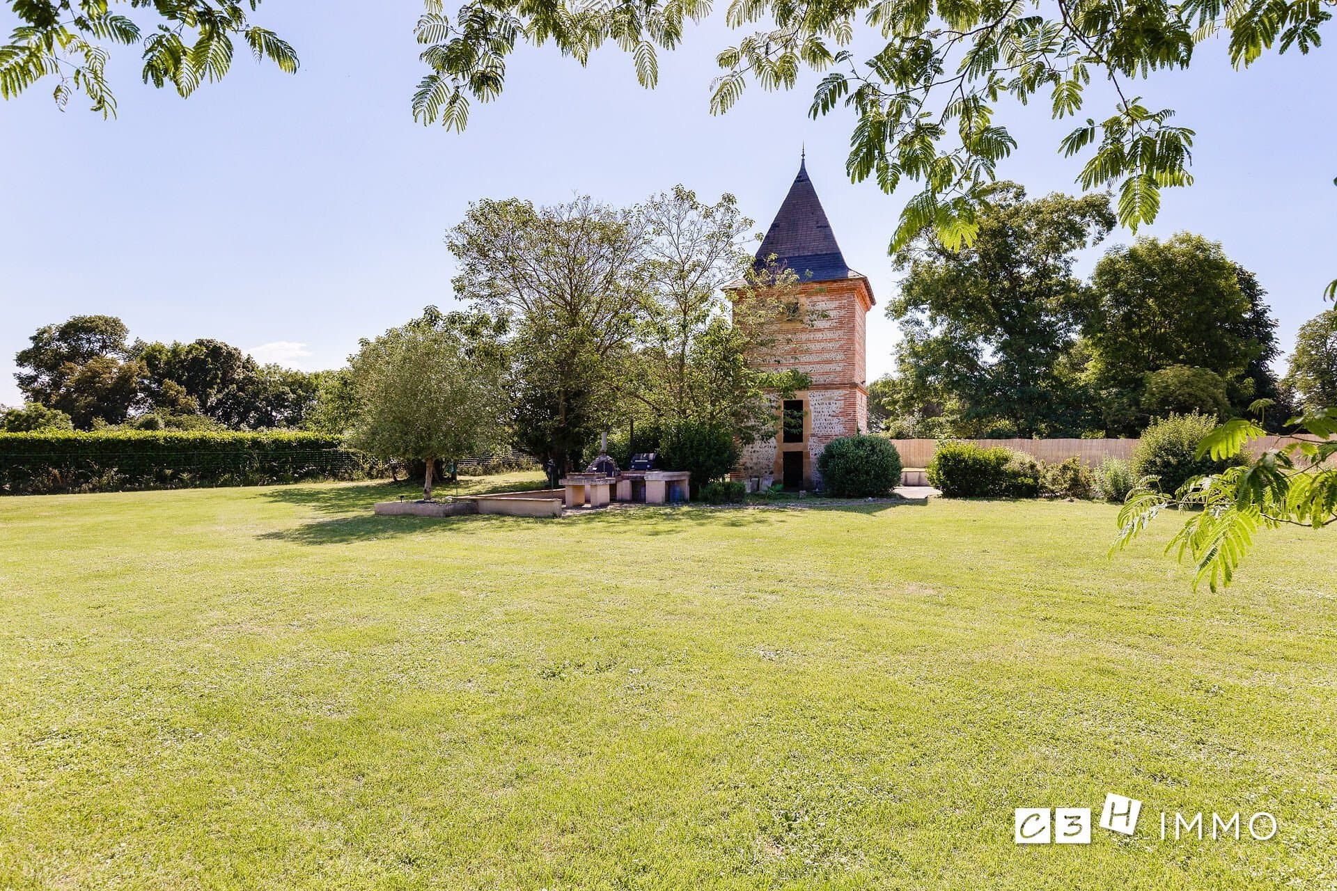 Exceptional Château with 5 Suites and 3 Hectares of Parkland 4