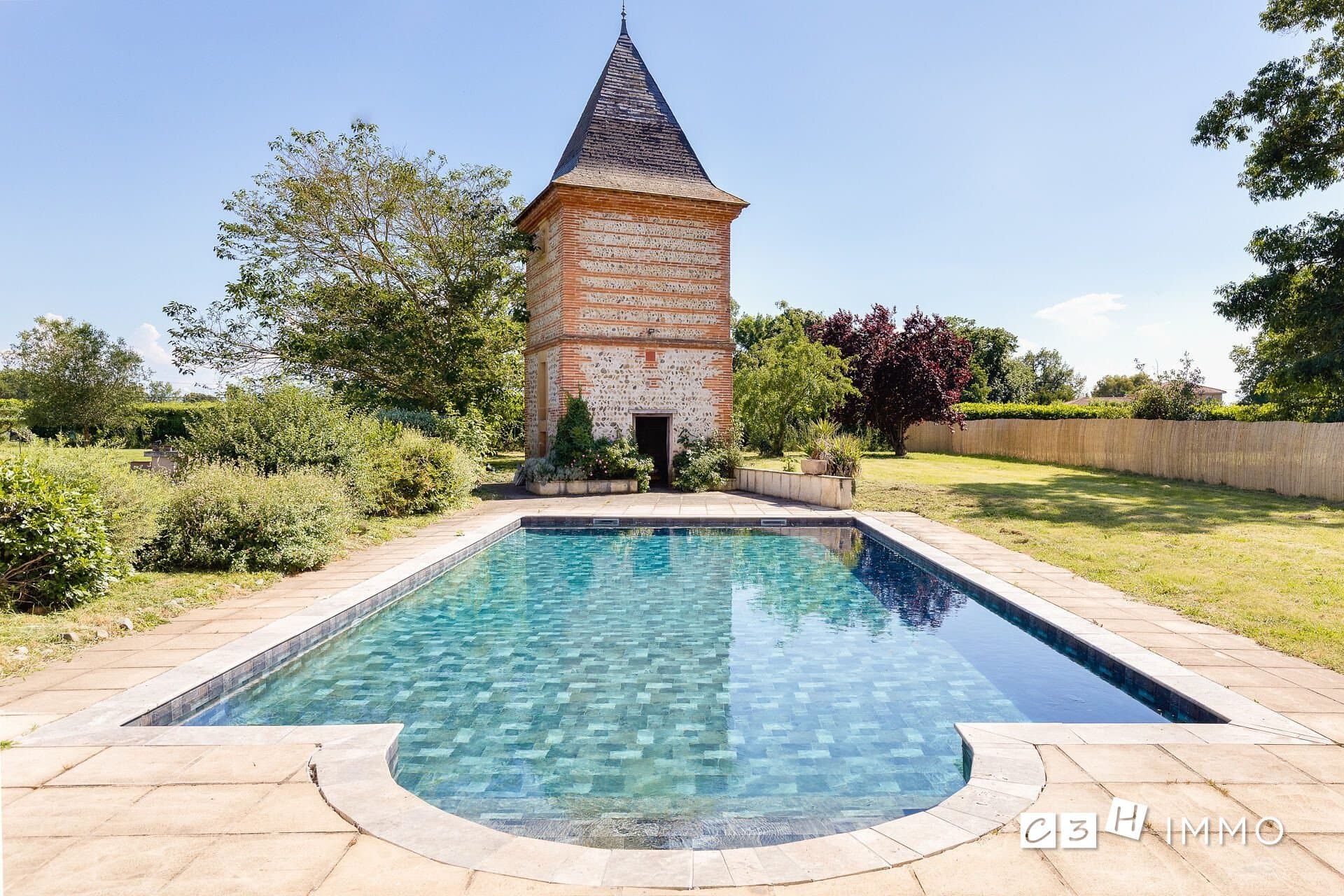 Exceptional Château with 5 Suites and 3 Hectares of Parkland 4
