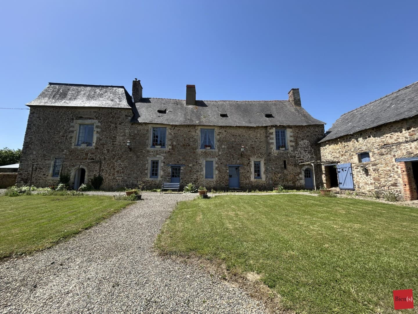 Historic Castle With Swimming Pool And Cellar — in Mayenne, Pays de la Loire