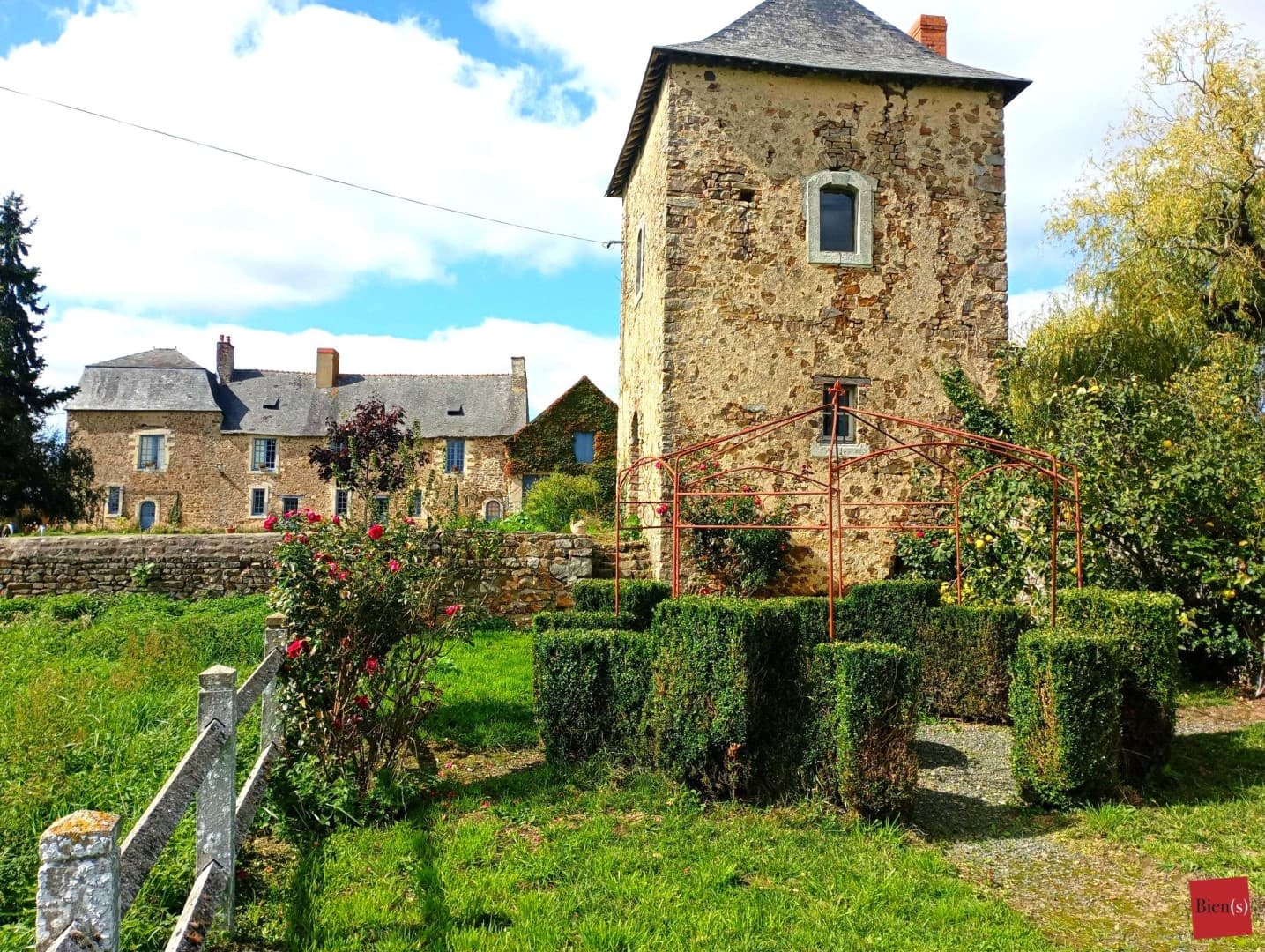 Historic Castle With Swimming Pool And Cellar 3
