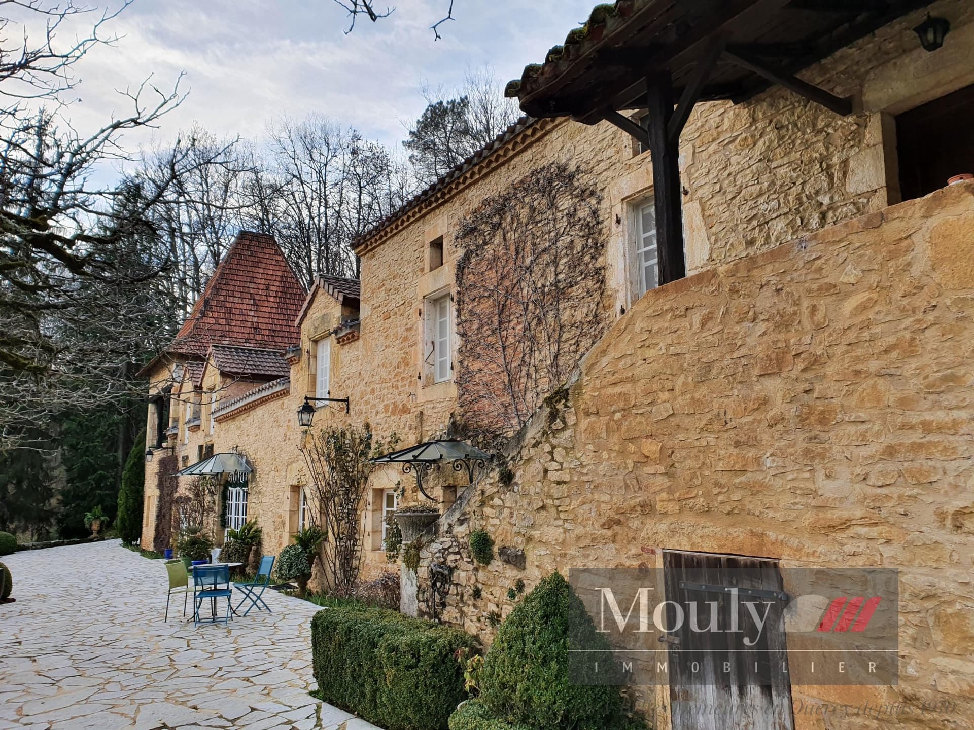 Charming Residence With Dovecote, Swimming Pool, And 7 Bedrooms — in Lot, France
