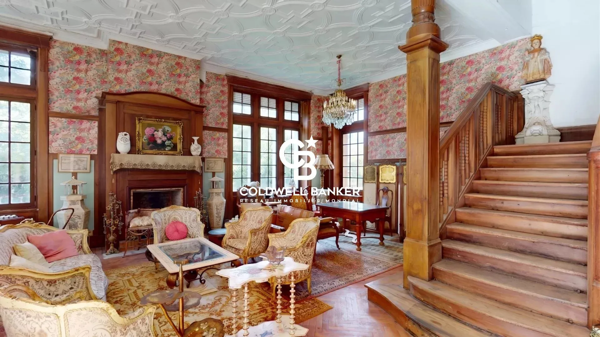 Elegant 20th Century Château Surrounded By 1.8 Hectares Of Mature Trees 5