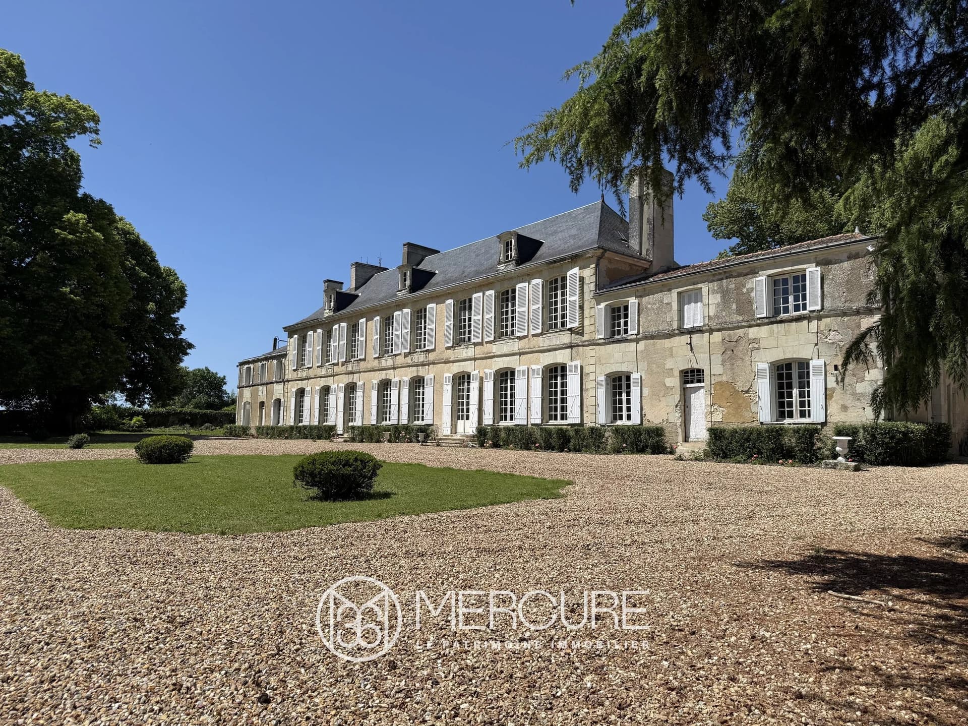 Château With Chapel Set In 3.7 Hectares Of Parkland