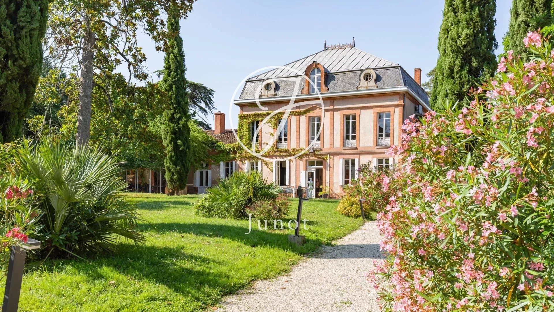 Elegant 18th Century Château With Established Hospitality Business 2
