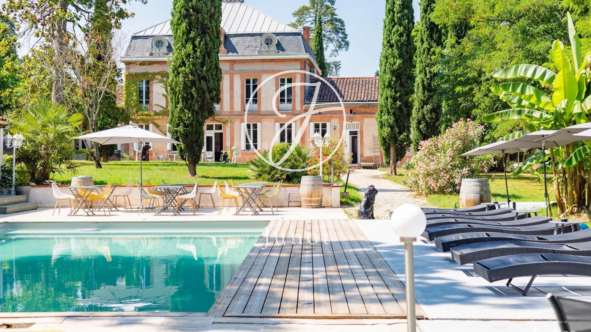 Elegant 18th Century Château With Established Hospitality Business 4
