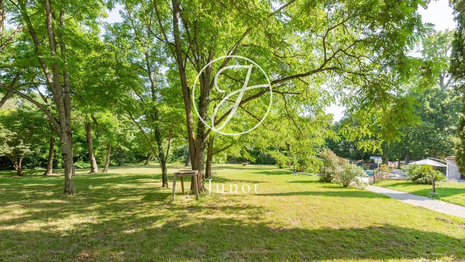 Elegant 18th Century Château With Established Hospitality Business 5