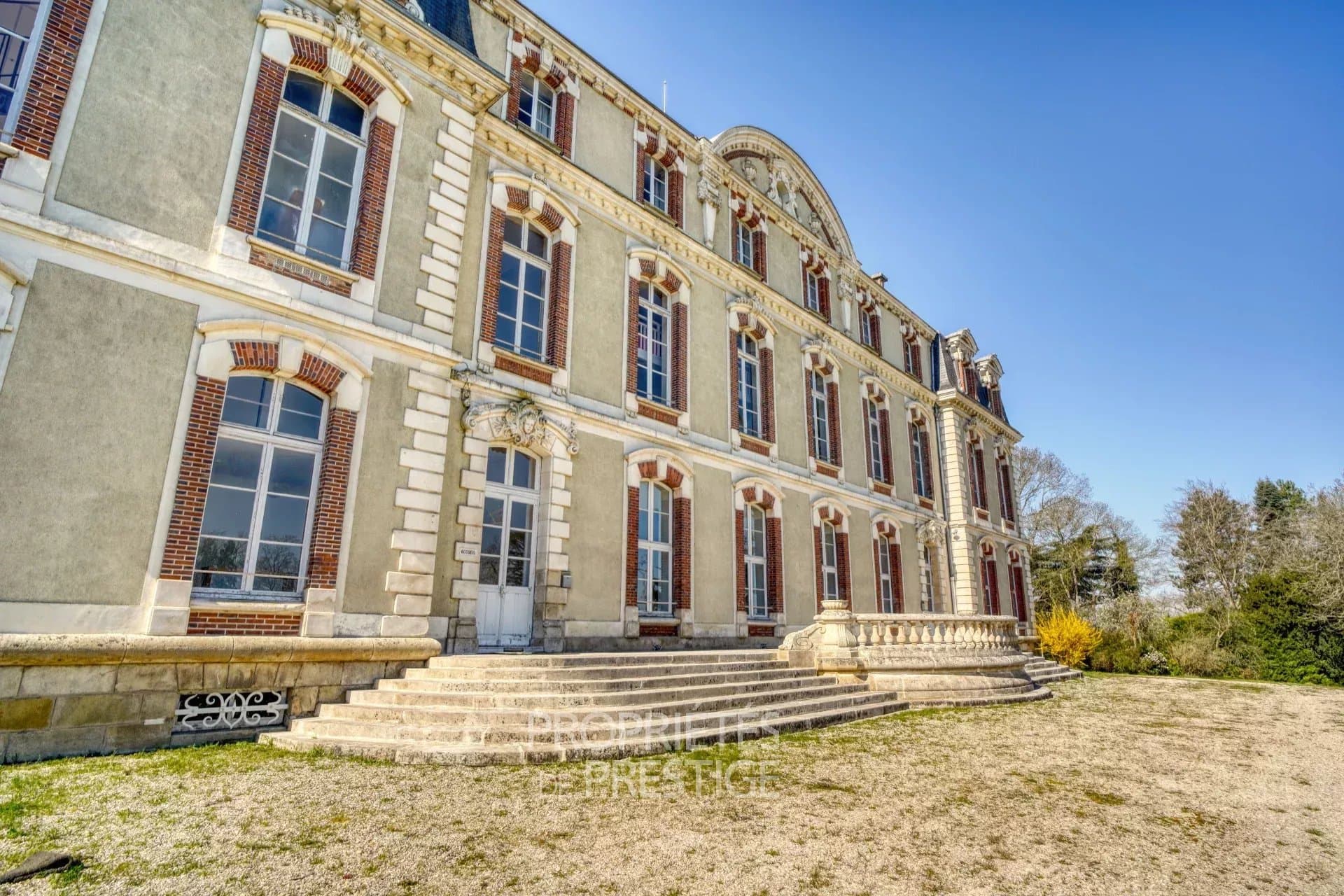 Historic Château With Extensive Grounds And Business Potential 4