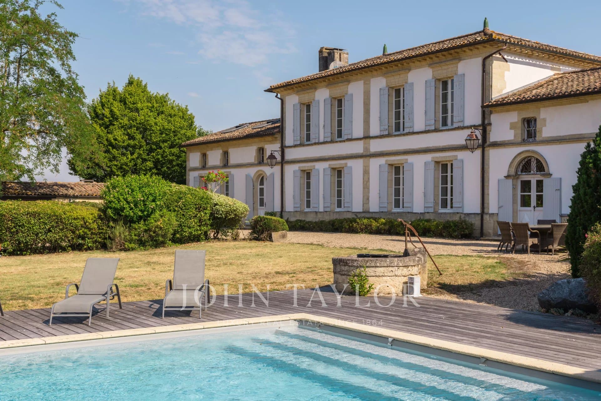 Stunning 18th Century Charterhouse With 11 Bedrooms And Heated Swimming Pool 2