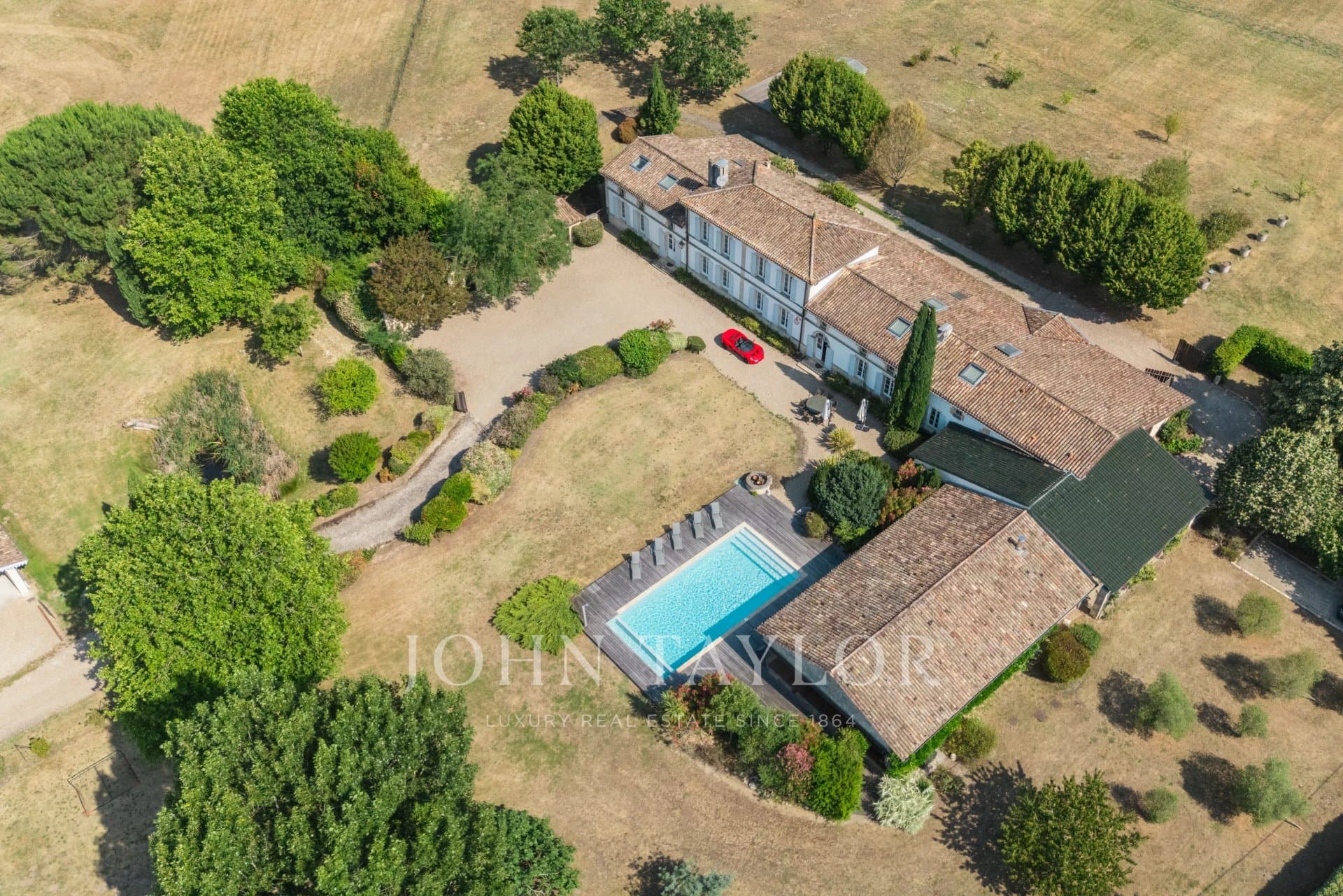 Stunning 18th Century Charterhouse With 11 Bedrooms And Heated Swimming Pool 5
