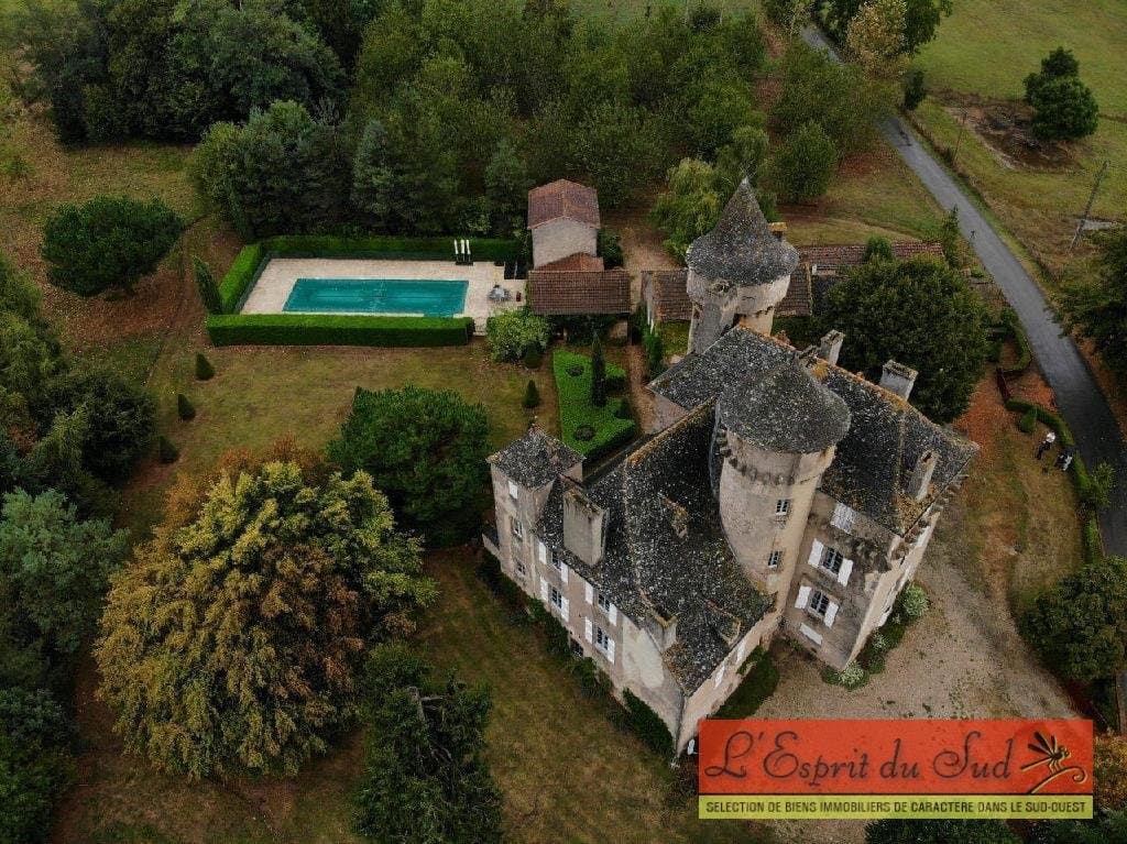 Magnificent 14th Century Castle With Guest House And Swimming Pool — in Occitanie, France
