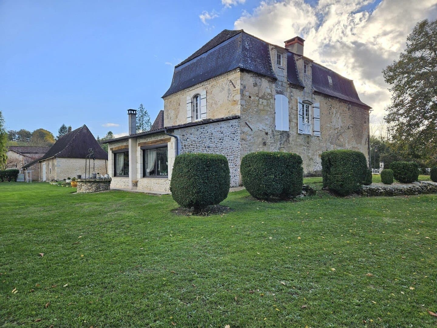 Elegant Château With 7 Bedrooms And Majestic Park 2