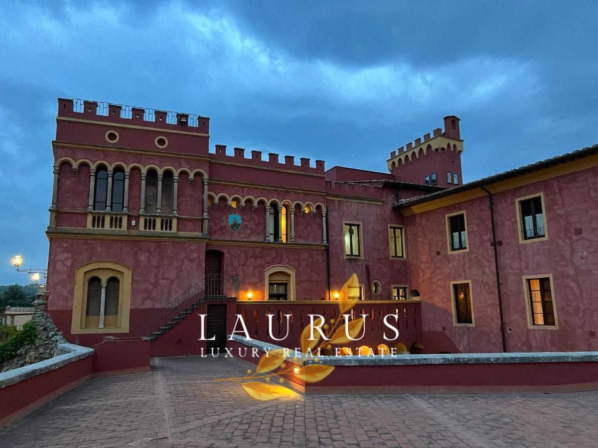 Historic Castle With 19 Apartments And Swimming Pools In Tuscany — in Lari, Italy