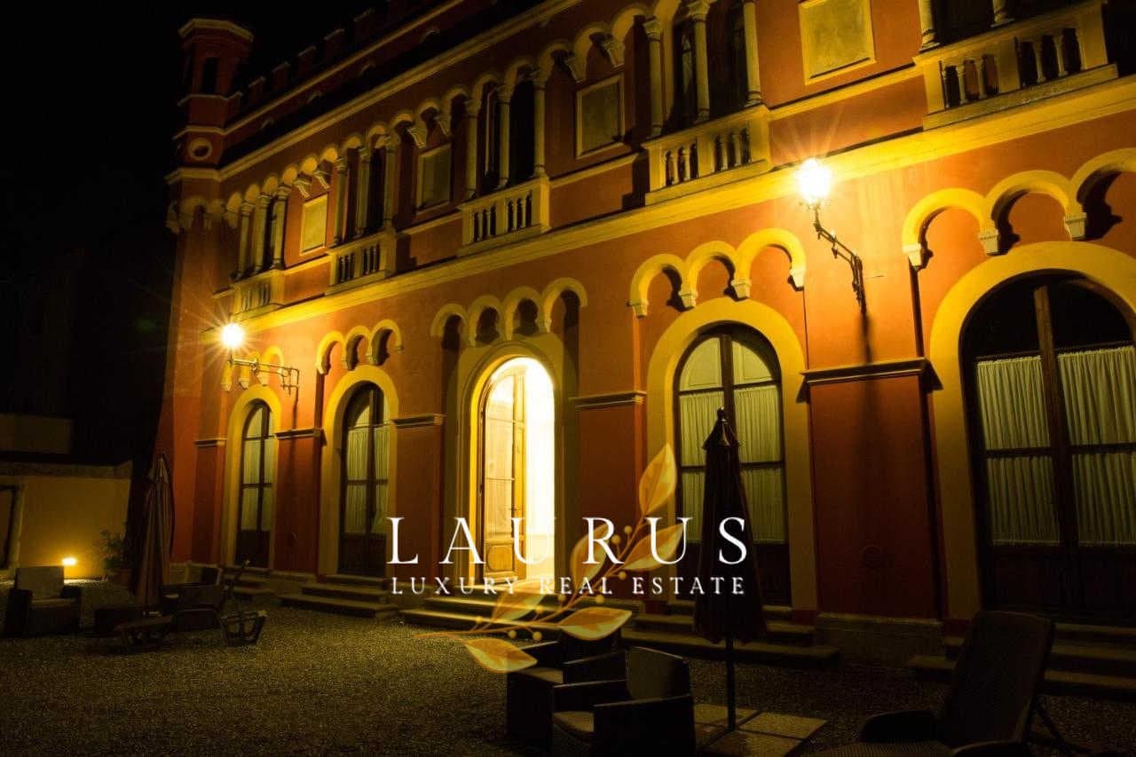 Historic Castle With 19 Apartments And Swimming Pools In Tuscany 2