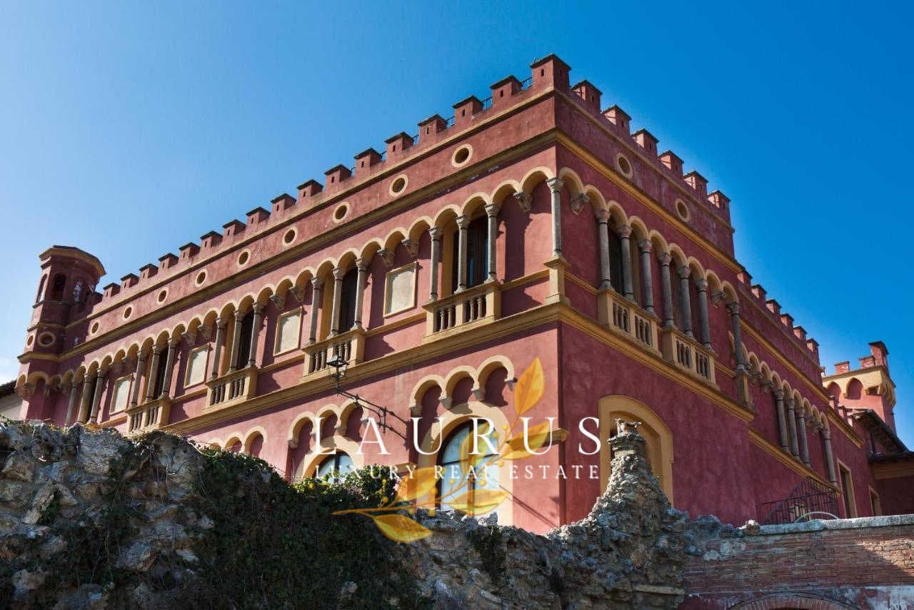 Historic Castle With 19 Apartments And Swimming Pools In Tuscany 3