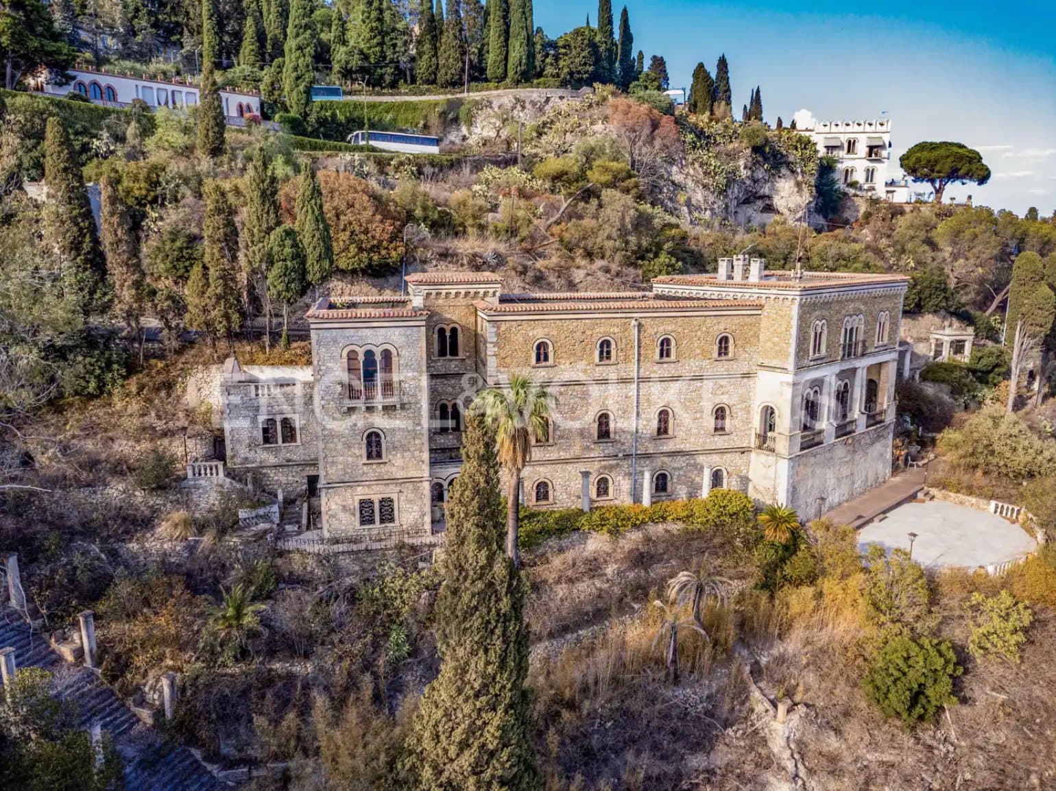 Magnificent Villa With Panoramic Views And Historical Artifacts In Taormina — Villa for sale in Taormina, Italy
