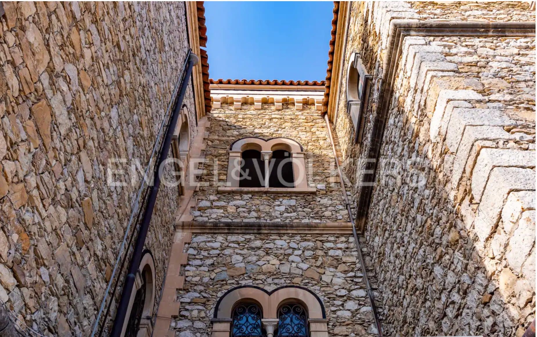 Magnificent Villa With Panoramic Views And Historical Artifacts In Taormina 5