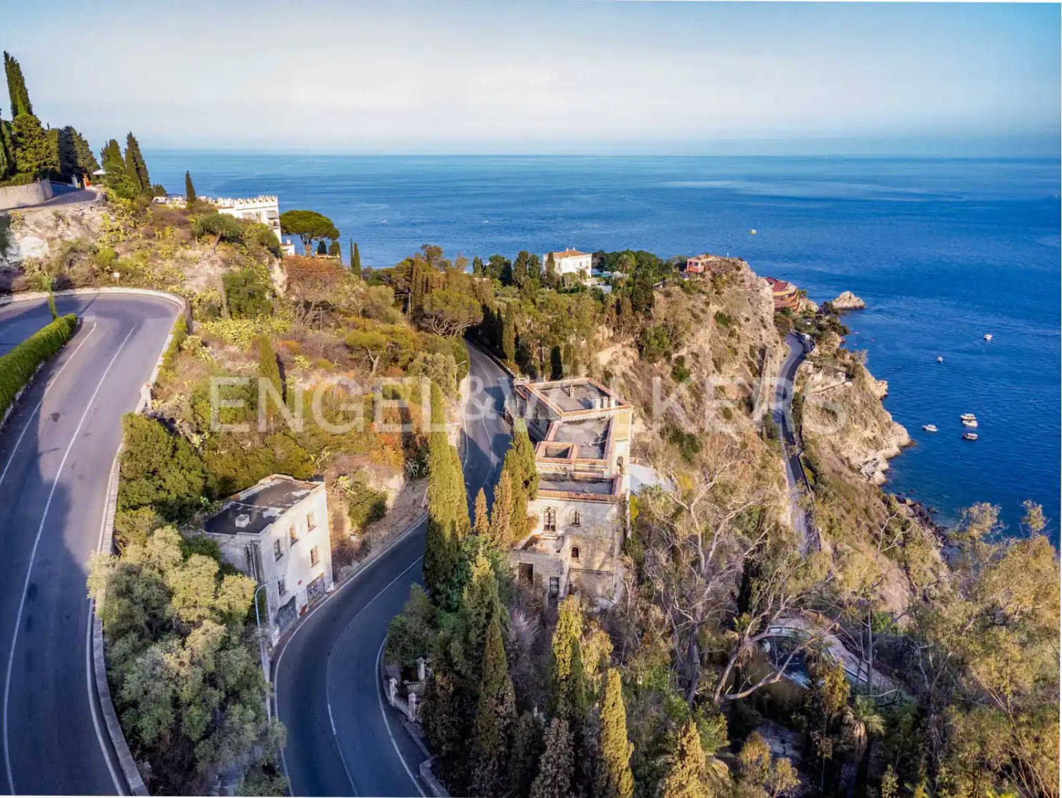 Magnificent Villa With Panoramic Views And Historical Artifacts In Taormina 3