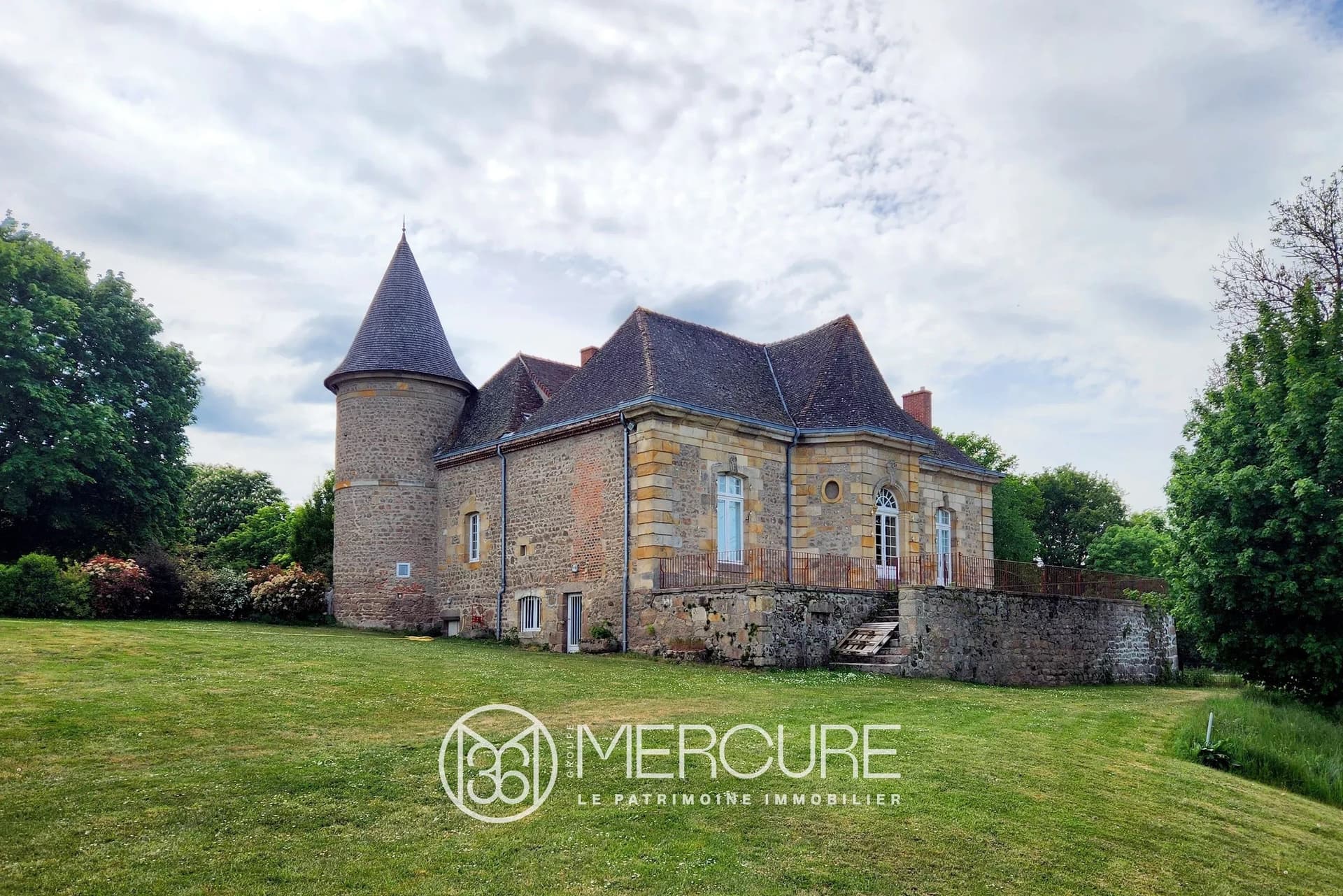 Historic 14th And 15th Century Château With Guesthouse And 9 Hectares 3