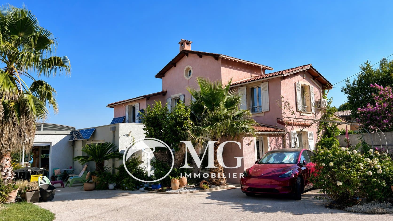 Charming House With Covered Pool And Beautiful View Of The Pénitents
