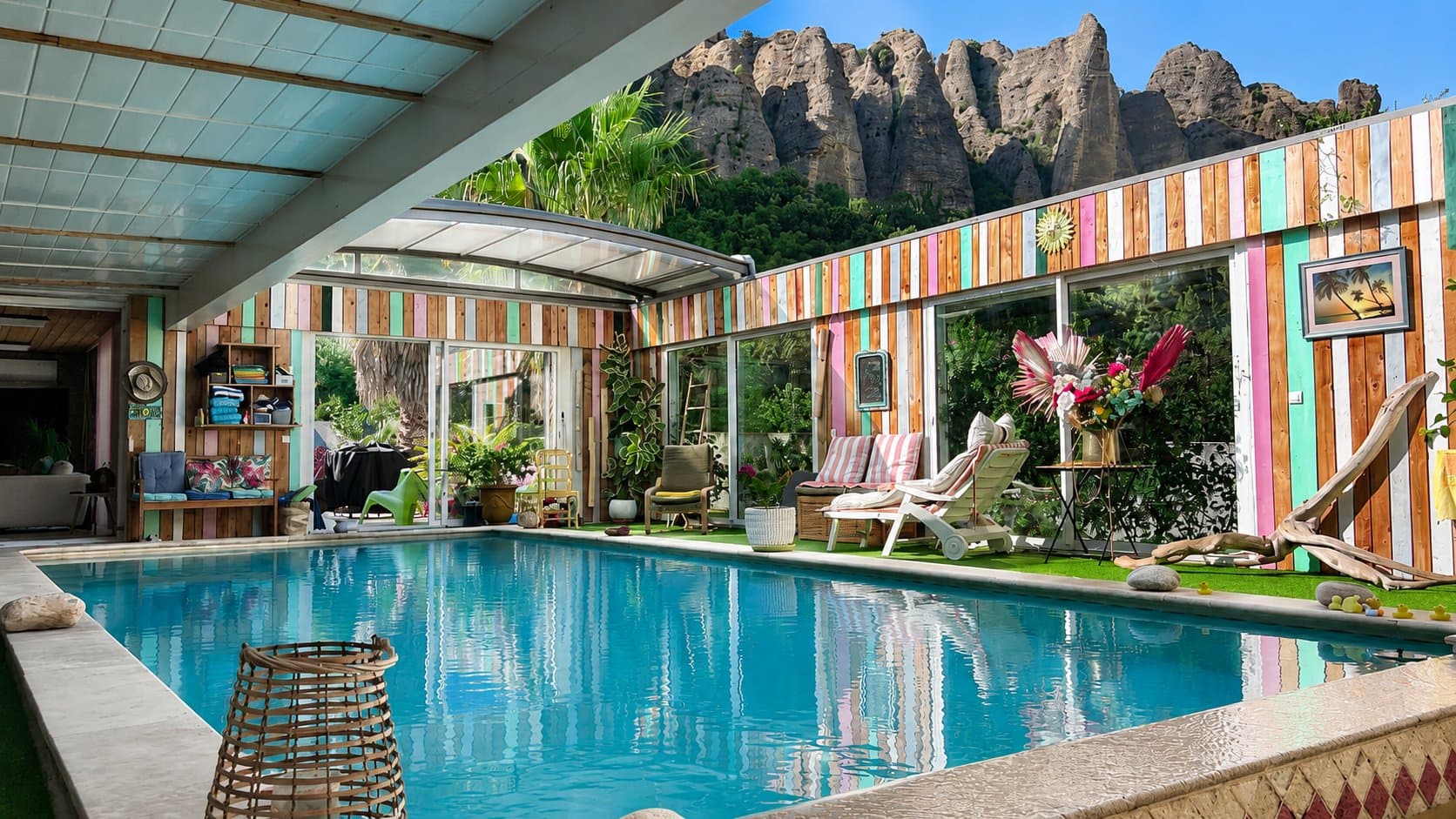 Charming House With Covered Pool And Beautiful View Of The Pénitents 2
