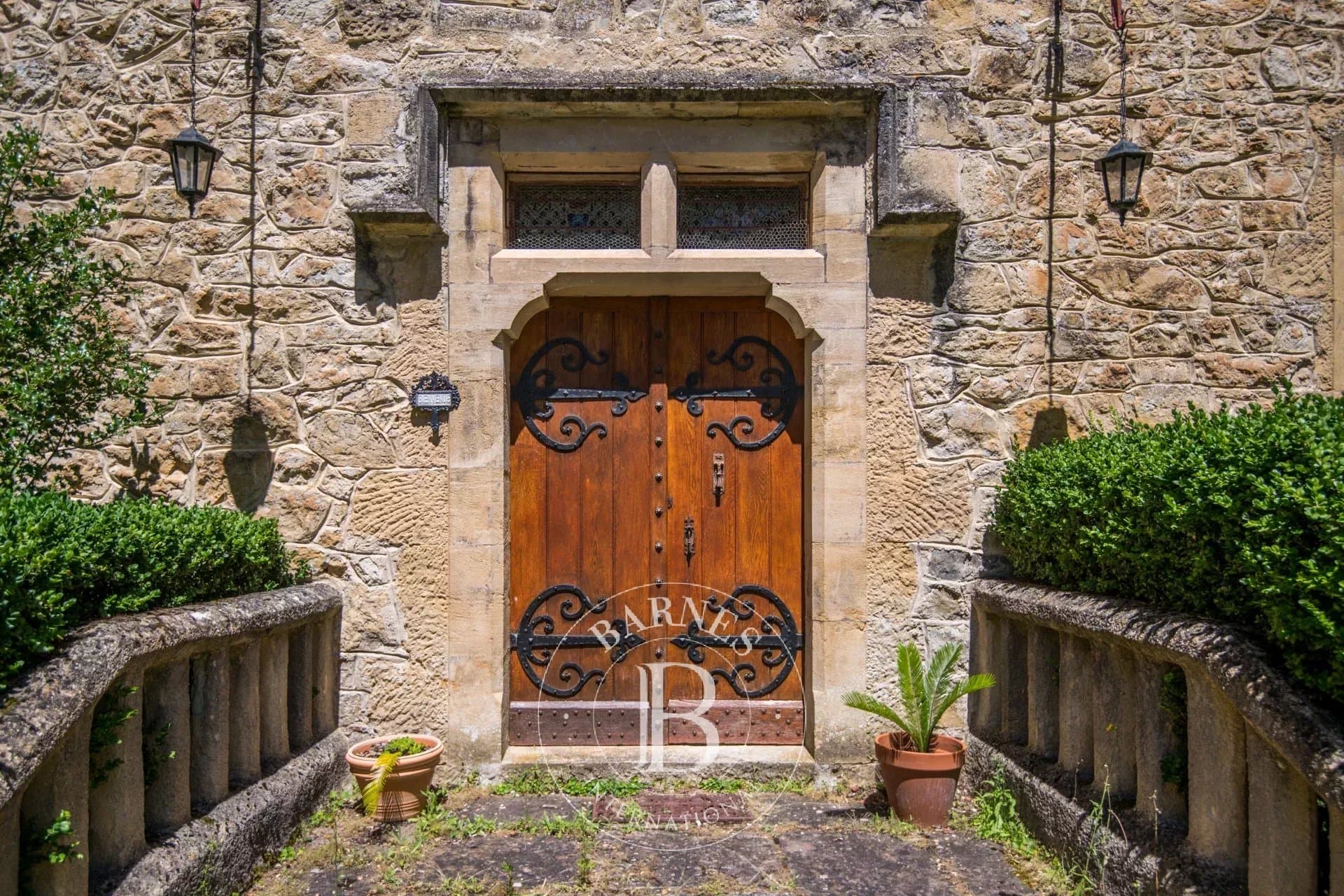Historic Château With 8 Bedrooms And Expansive Parkland 2