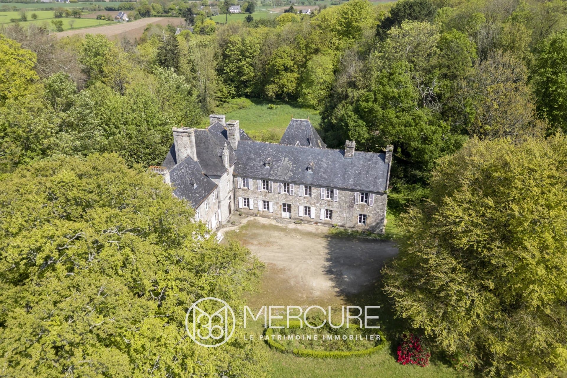Charming 19th Century Manor House Set in 39 Hectares of Grounds 3