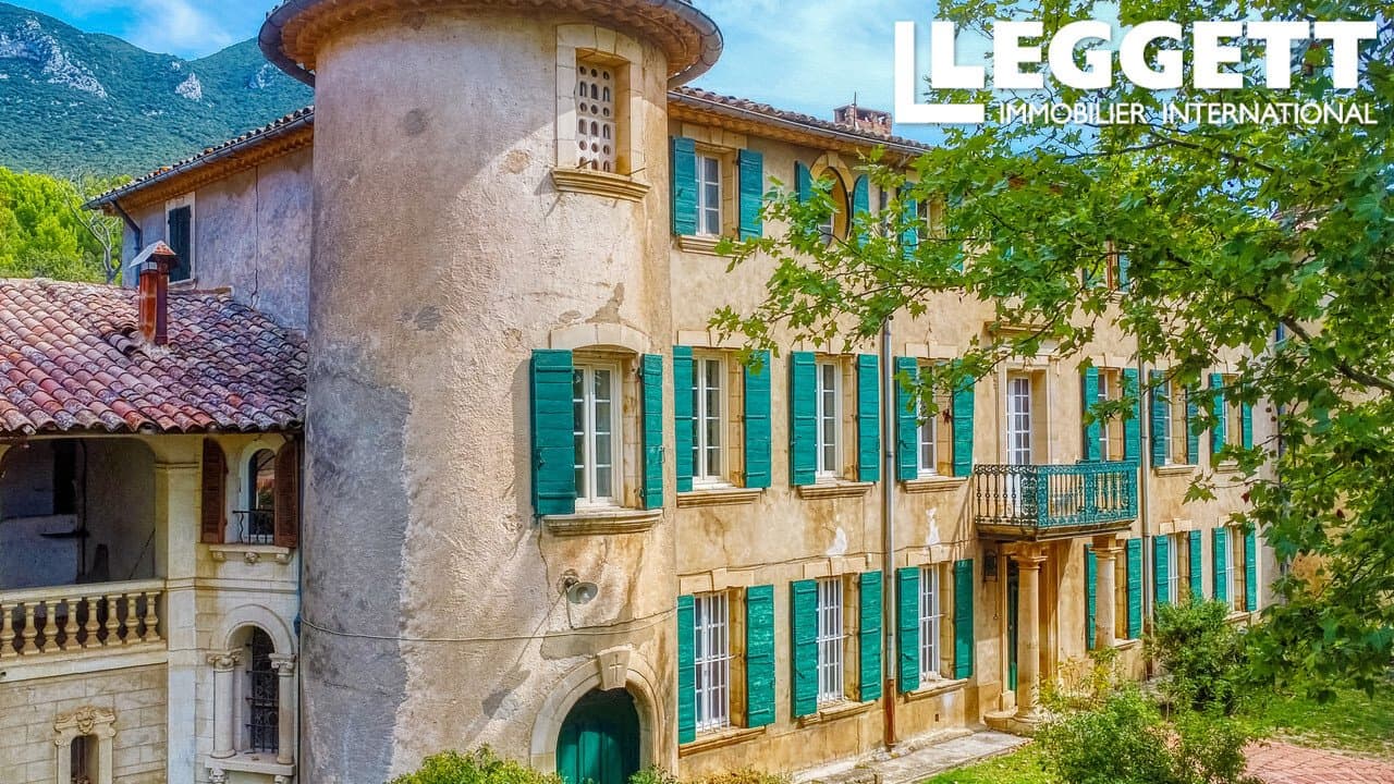 Magnificent 17th Century Château With Agricultural Buildings And 84 Hectares 3