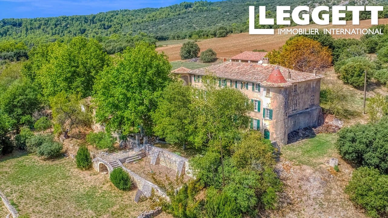 Magnificent 17th Century Château With Agricultural Buildings And 84 Hectares 5