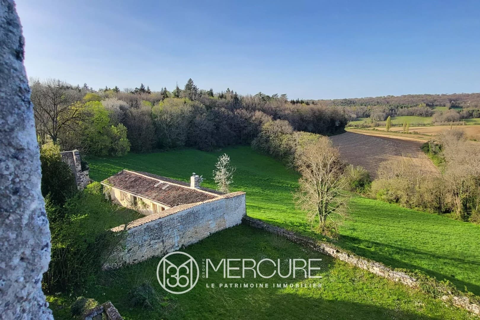 Charming 13th Century Castle With Pool And Expansive Grounds 3