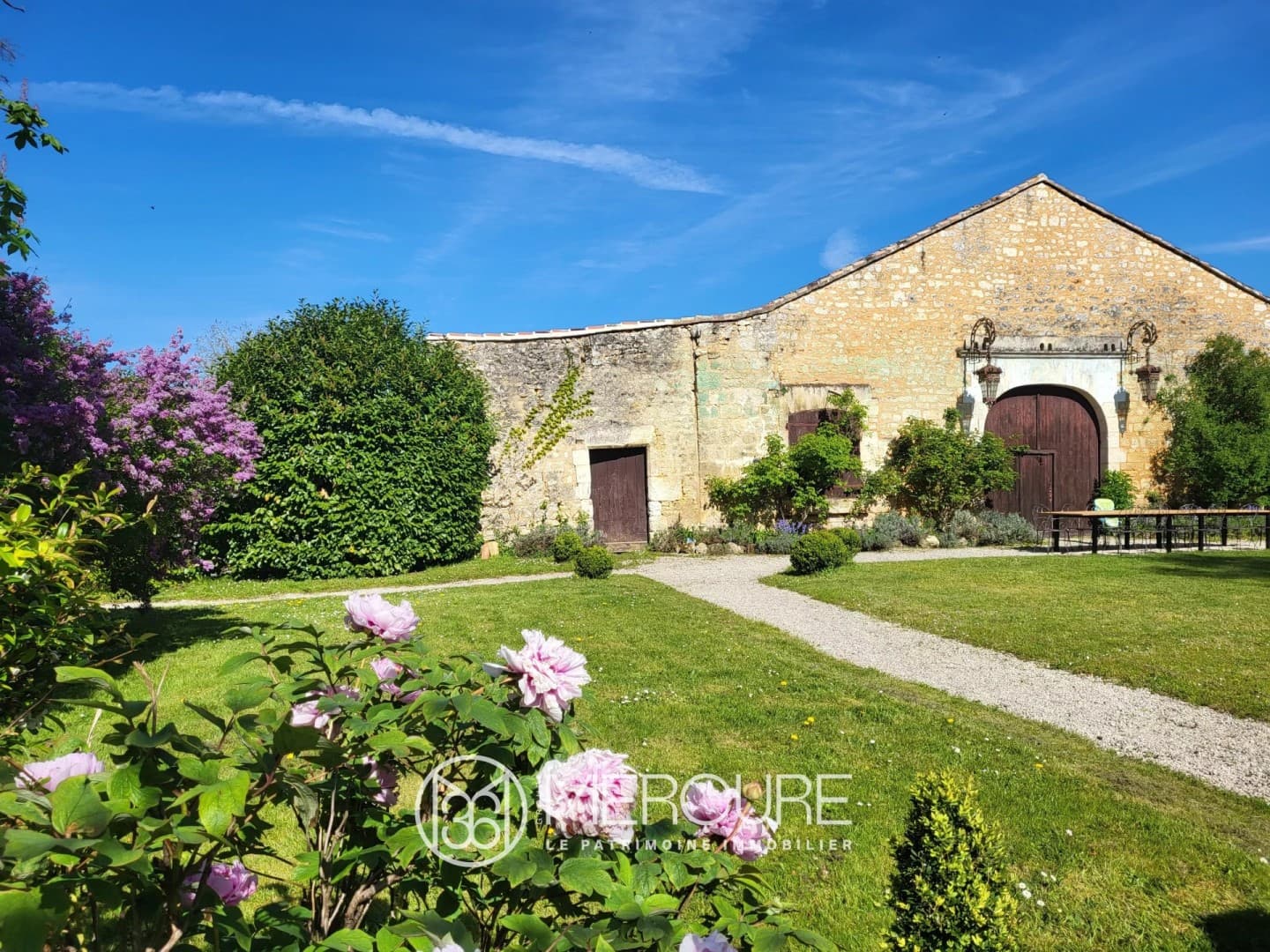 Charming 13th Century Castle With Pool And Expansive Grounds 4