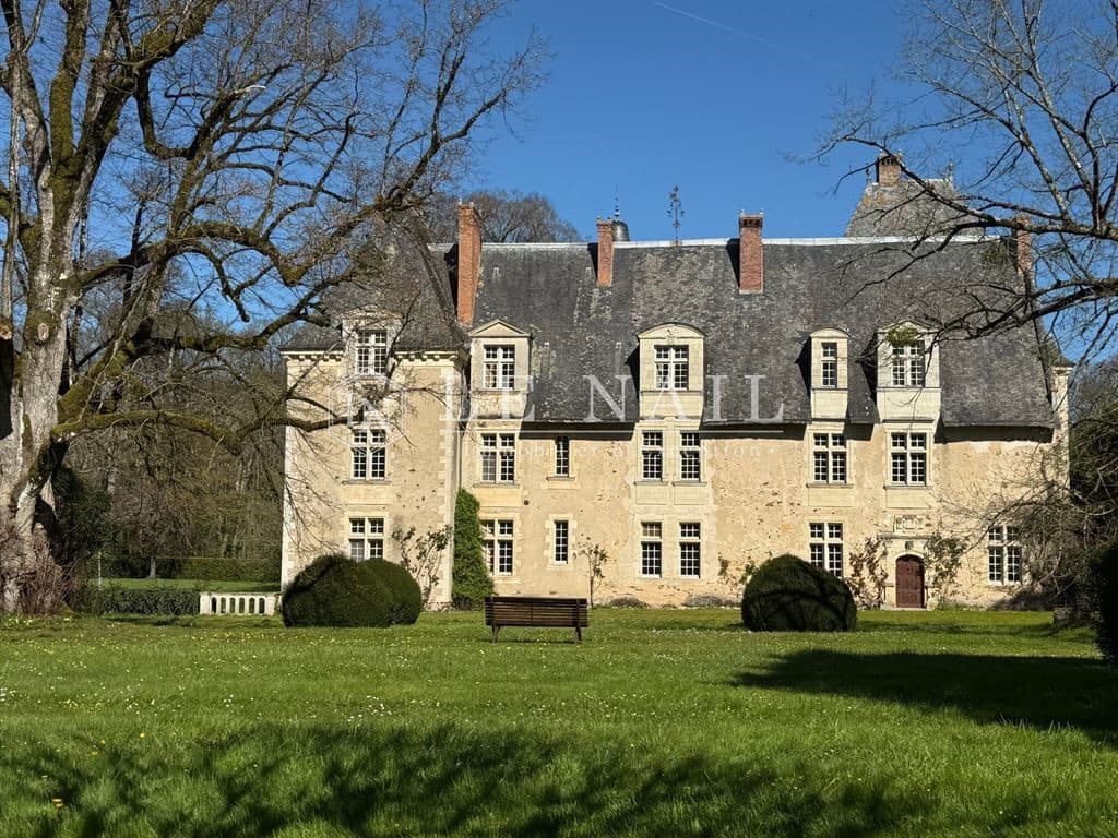 Historic Renaissance Château with 14 Bedrooms and 83 Acres in Anjou — Château for sale in Maine-et-Loire, France