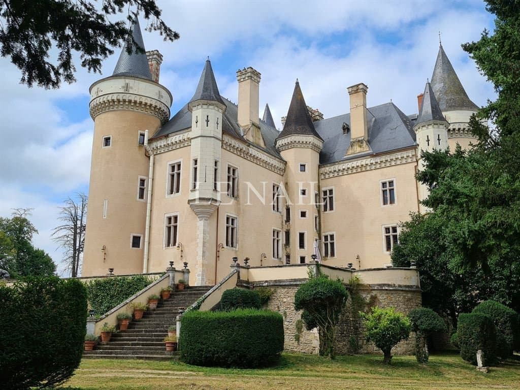 Impressive 15th Century Château With Extensive Grounds