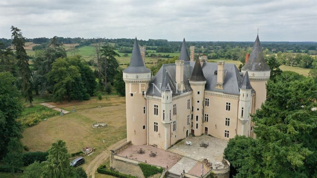 Impressive 15th Century Château With Extensive Grounds 3