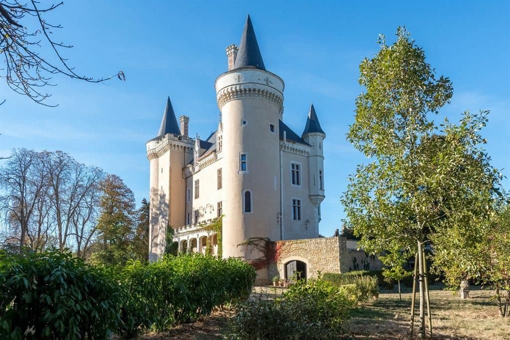 Impressive 15th Century Château With Extensive Grounds 2