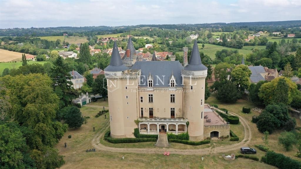 Impressive 15th Century Château With Extensive Grounds 5