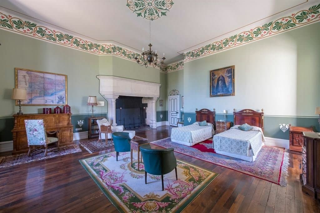 Castles for sale in Centre-Val-de-Loire