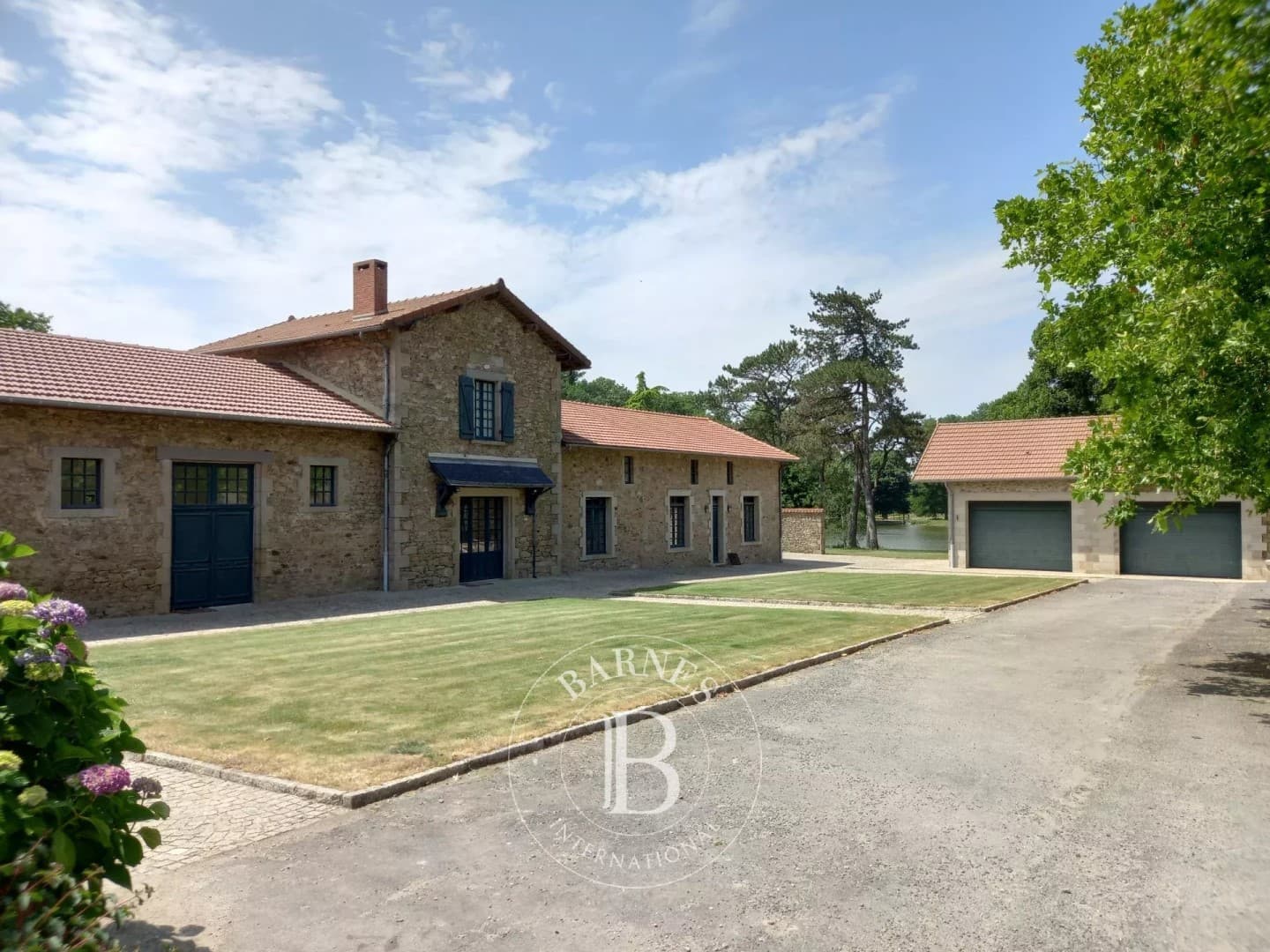 Elegant 18th Century Château With Guest House And 42 Hectares Of Land 5