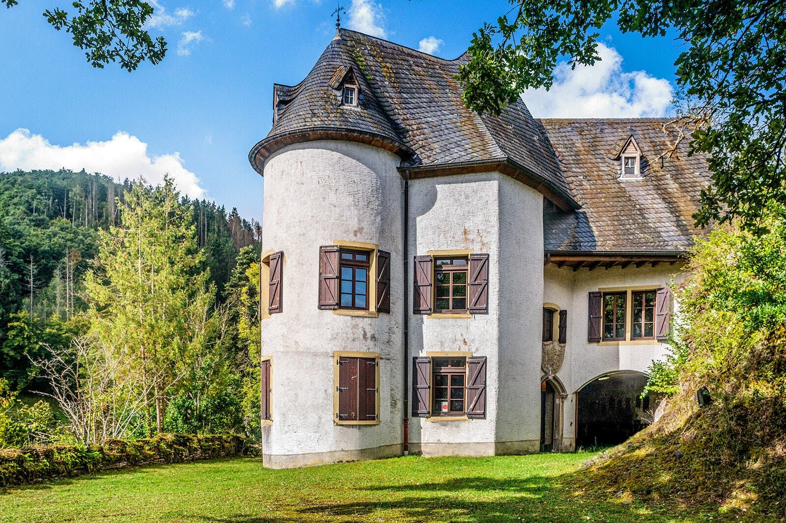 A Fairy Tale Château Nestled In Idyllic Landscapes
